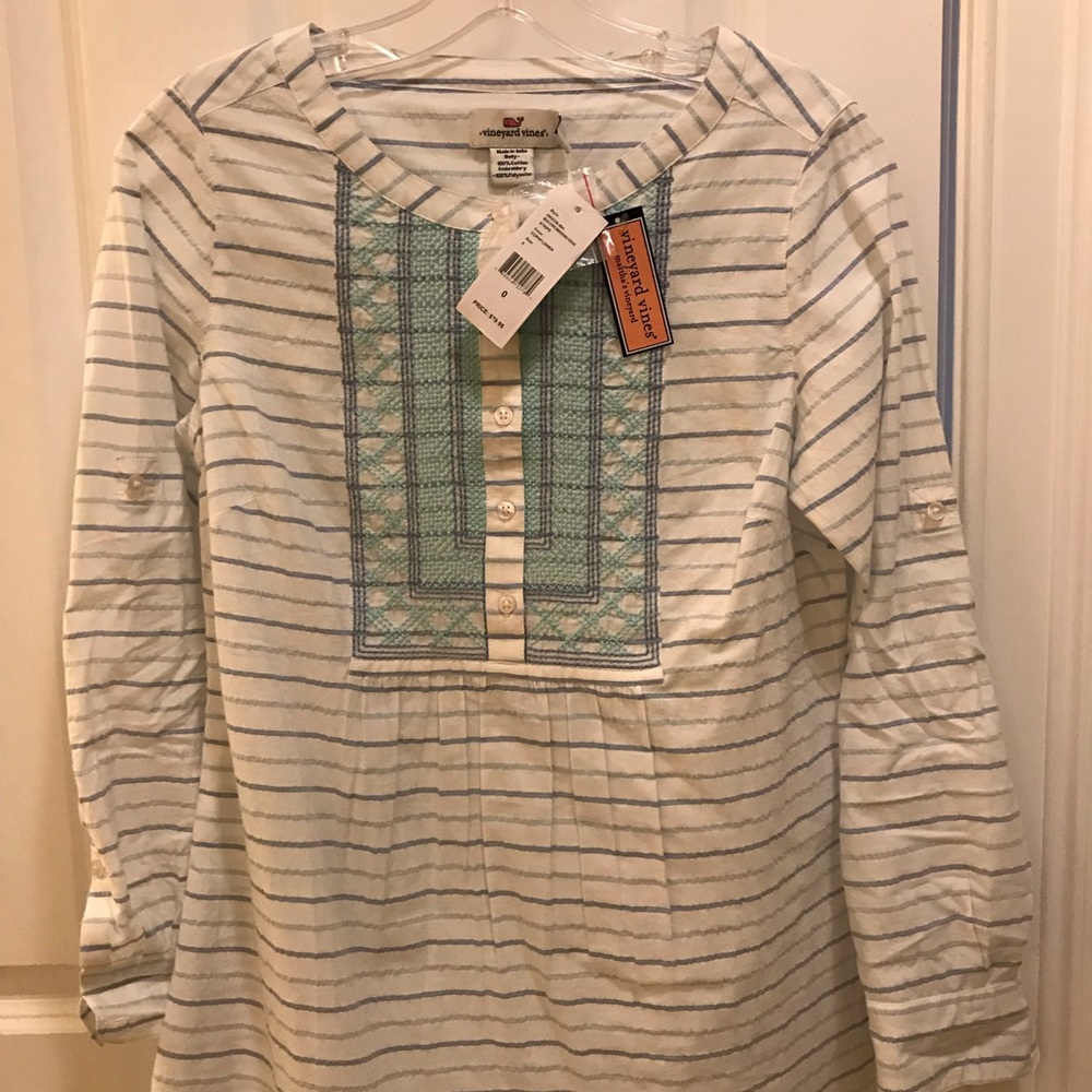 Adorable Vineyard vines half button shirt